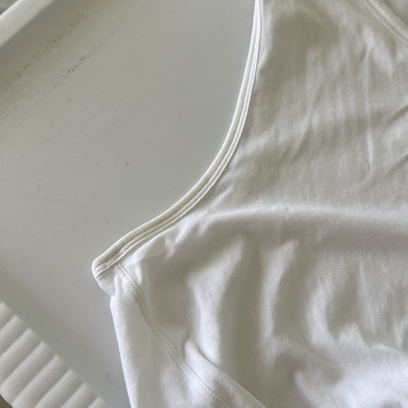 Lululemon White Crescent Tank Size 8 - Picture 9 of 10